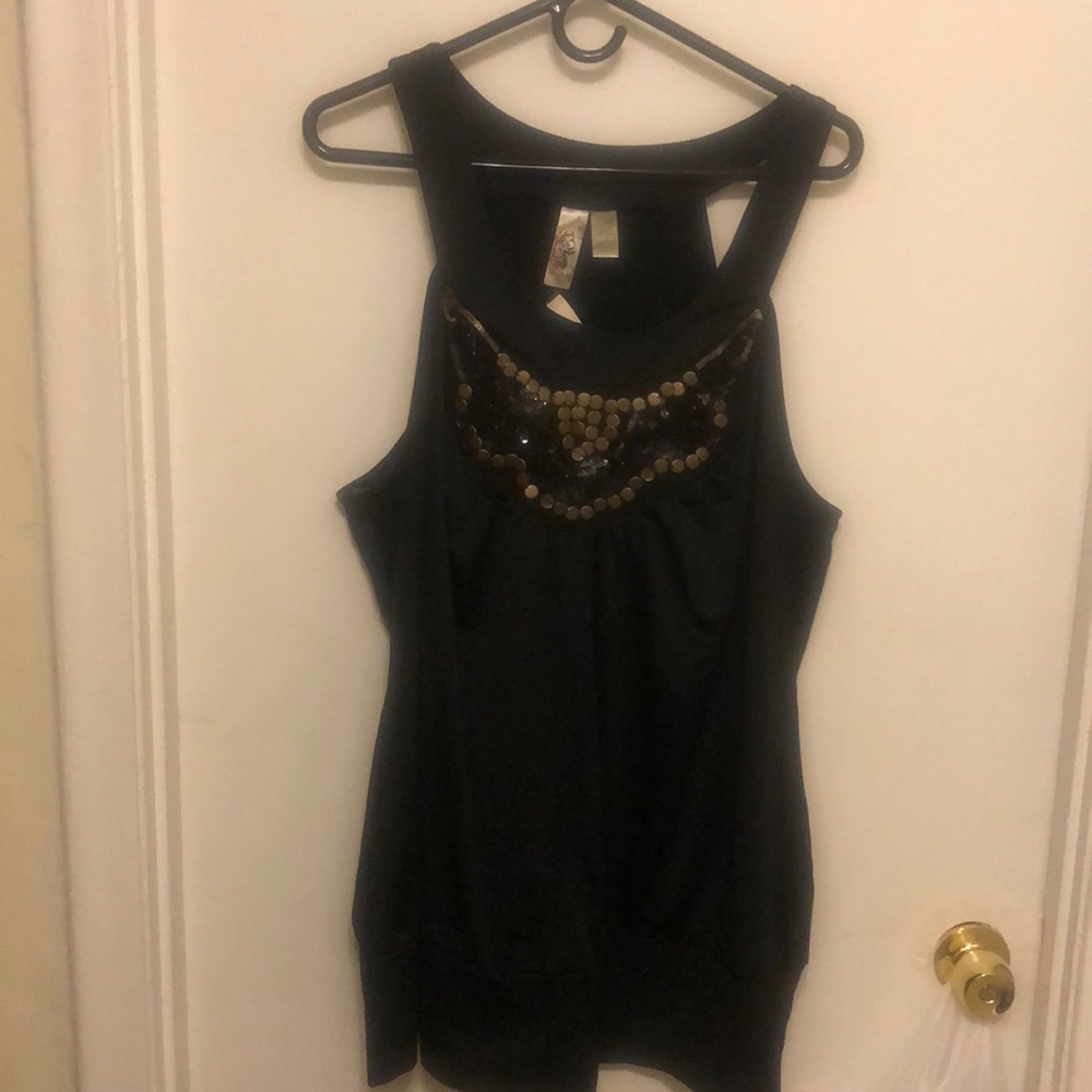 Black sleeveless blouse 🍂